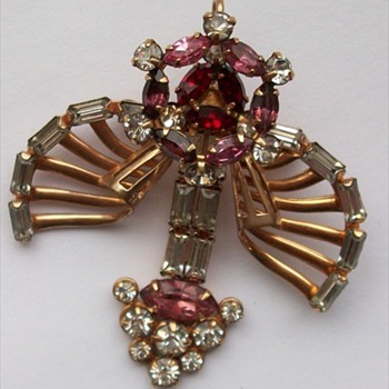 A Vintage Pin/Pendant marked D'eri