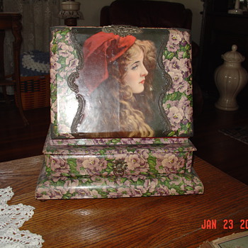 1892-1915 Victorian Era...Celluloid Photo Album With Stand