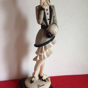 Giuseppe Armani porcelain figarine 1987 - Figurines