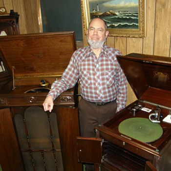1926 Victor Credenza & 1916 Victrola XI - Records