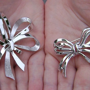 Vintage Trifari Ribbon Bow Brooches - Costume Jewelry