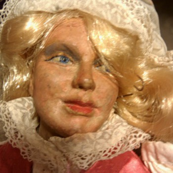 lady looking away. - Dolls