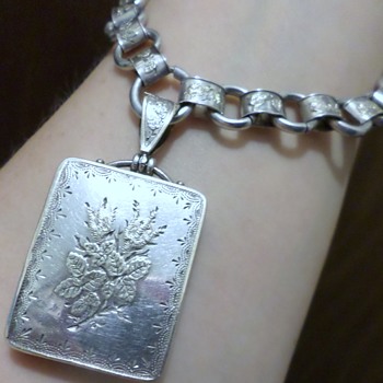 Silver victorian locket with book chain necklace - Fine Jewelry