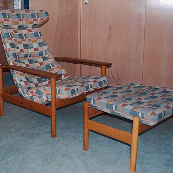 Does Anyone Know anything about these chairs?  I have a set. - Furniture