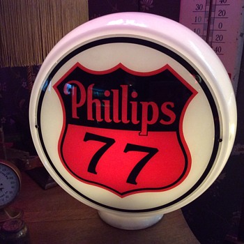1939-1946 Non-Ethyl Premium Grade Phillips 77 Gas Globe - Petroliana