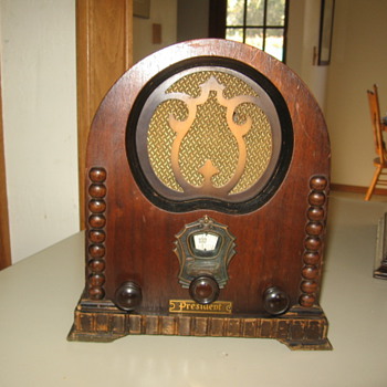 Rare Paramount Pee Wee Cathedral Tube Radio - Radios