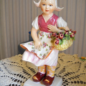 SIGNED MADE IN ITALY GIRL WITH FLOWER BASKET