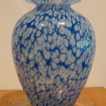 NICK MOUNT BUDGEREE VASE 1986. - Art Glass