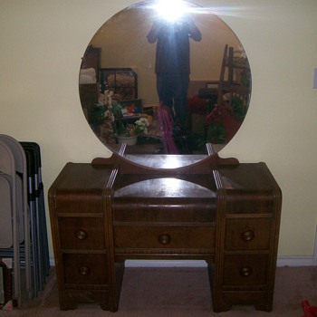 Waterfall dresser and night stand - Furniture