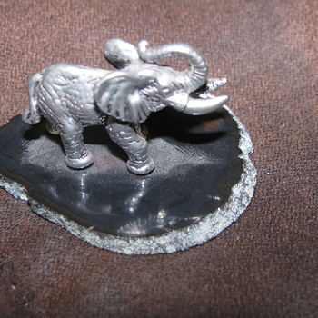 Elephant figure on gemstone - Animals