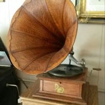 1906 Columbia Gramophone Phonograph with panel oak horn - Records