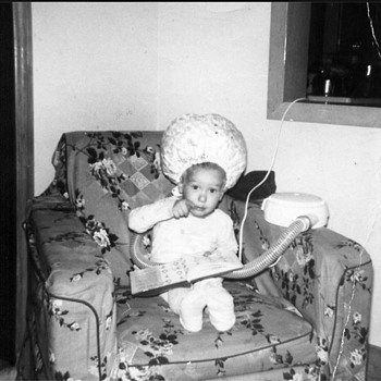 Mom are YOU sure this will help me read better plugging me into this machine ? - Photographs