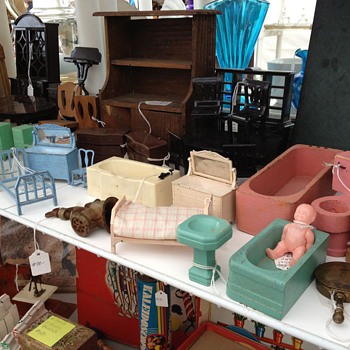 Doll Houses and Furniture - Dolls