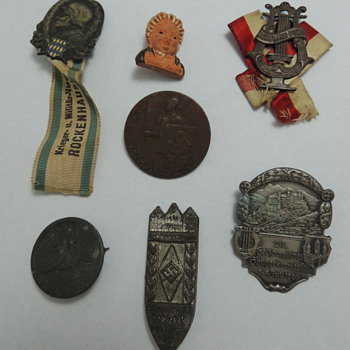 WWII Pins & Ribbons