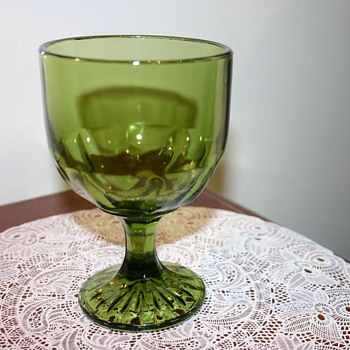 Dark Green Glass - Rather big - Need help idenifying please :) - Glassware