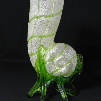 FABULOUS KRALIK ART NOUVEAU GLASS SHELL VASE, METEOR / SILVERIA DECOR CA 1900 - Art Glass