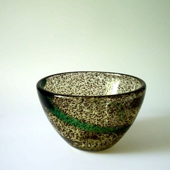 Gunnar Ander Bowl for Lindshammar in the Cascade Series - Art Glass