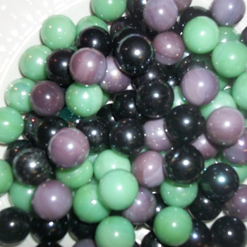 marbles found and not sure what kind they are they are old though