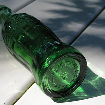 Emerald Green Coca-Cola bottle - 1961 - Bottles