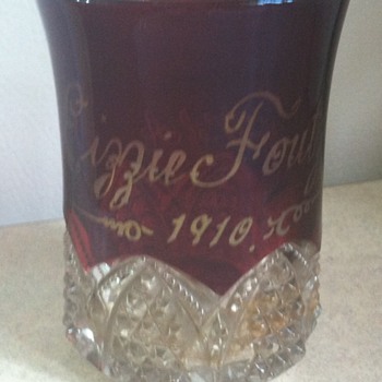 Small glass dated 1910 modern woodmen of america - Glassware