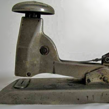 The Speed Parrot Babe Fastener - Stapler c1935 - Office