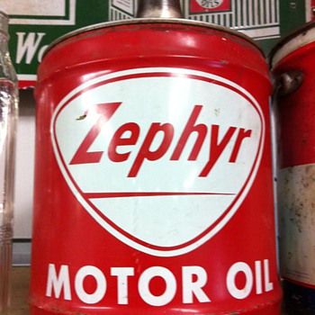 Oil cans and bottles - Petroliana