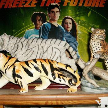 TIGER FIGURINES AND A CHEETAH FIGURINE - Animals