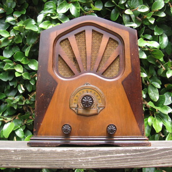 Rare Princess Pat Mini Cathedral / Tombstone Tube Radio 1932 - Radios