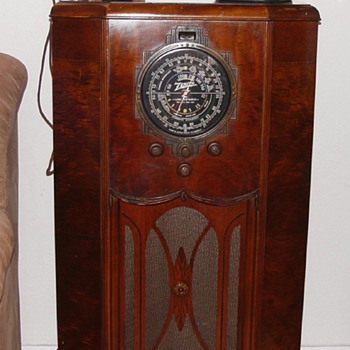 Zenith 12-A-57 Console Radio - Radios
