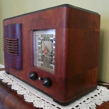 Ingraham Emerson Tube Radio - Radios
