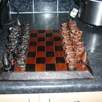 chess set strange figures - Games