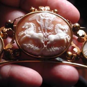 Psyche and Eros with horses of peace cameo - Victorian Era