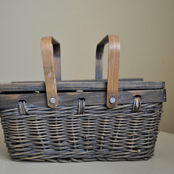 Old woven basket that I just couldn't say no to. - Sewing