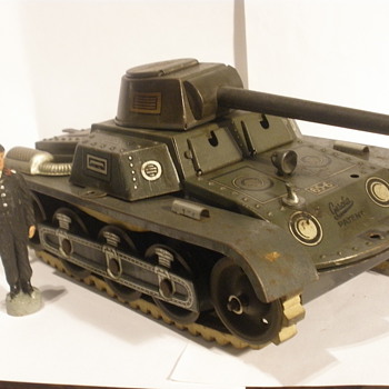 Gescha post war Tank. Tin windup. - Model Cars