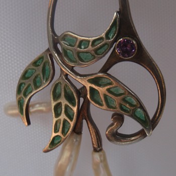 Jugendstil plique enamel pendant - Art Nouveau