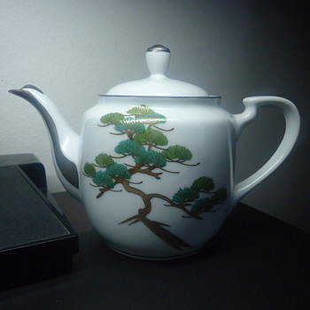 TEA POT BY KOSHIDE JAOERIEES WEIR.