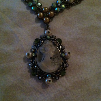 Is this costum jewelry cant tell or where it was made....