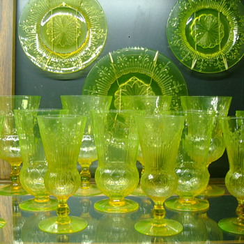 Pukeberg Vasline Goblets and plates Patented by Jules Venon - Art Glass