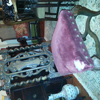 WILLIAM & MARY ESQUISITELY CARVED SIDE CHAIR - Furniture