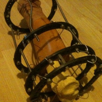 Doctors demonstration for a pinged leg
