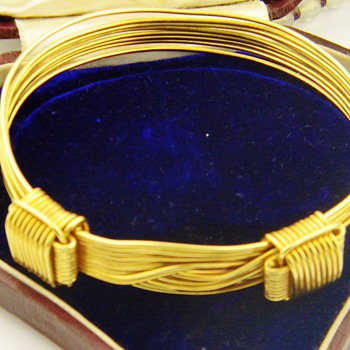 Vintage Retro GUCCI 18k Wire Adjustable Bracelet 41 Grams