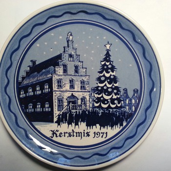 I bought this plate at a Charity Auction for my son, born in 1971, his wife collects plates.  How would I find out true value? - Christmas