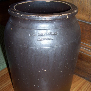 Stoneware jar - China and Dinnerware