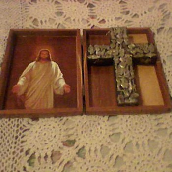 VINTAGE BIBLE BOX AND CROSS