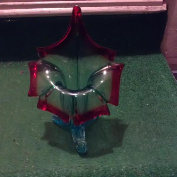 Beautiful Murano 3 footed Vase. - Art Glass