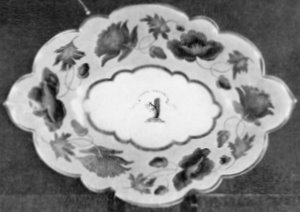 An Armorial Dessert Plate: After period of Chinese designs, dinner and dessert services decorated with crests were made in numbers at Worcester. This is marked Barr, Flight & Barr, circa 1810. An Armorial Dessert Plate: After period of Chinese designs, dinner and dessert services decorated with crests were made in numbers at Worcester. This is marked Barr, Flight & Barr, circa 1810.
