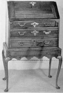 A Small Desk on Frame: New England pieces in walnut of small size are much more unusual than those of standard dimensions. A Small Desk on Frame: New England pieces in walnut of small size are much more unusual than those of standard dimensions.