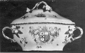 A Worcester Armorial Tureen: Of the Dr. Wall period, it was made in 1775 for David Gavin of Langdon House, Berwickshire. It is decorated with the arms of Gavin impaling those of Maitland. A Worcester Armorial Tureen: Of the Dr. Wall period, it was made in 1775 for David Gavin of Langdon House, Berwickshire. It is decorated with the arms of Gavin impaling those of Maitland.
