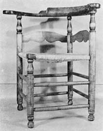 Illustration IV: The shaping of the slats is uncommon, especially the Cupid's bow of lower edge. So like a chair made by Lieutenant Benjamin Vassal (1742-1828), and now owned by the Worcester Society of Antiquities, that both may have been his work. Illustration IV: The shaping of the slats is uncommon, especially the Cupid's bow of lower edge. So like a chair made by Lieutenant Benjamin Vassal (1742-1828), and now owned by the Worcester Society of Antiquities, that both may have been his work.