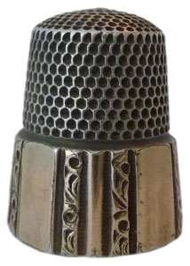 Simons marked up in the apex with "S" maker's mark - they still produce thimbles in Philadelphia - with a panelled, gold band over sterling silver - from 1880s. Simons marked up in the apex with "S" maker's mark - they still produce thimbles in Philadelphia - with a panelled, gold band over sterling silver - from 1880s.